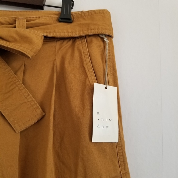 NWT A New Day Mustard Brown Khaki High Rise Pleat Front Tie Waist Shorts Size 16 - Picture 9 of 10